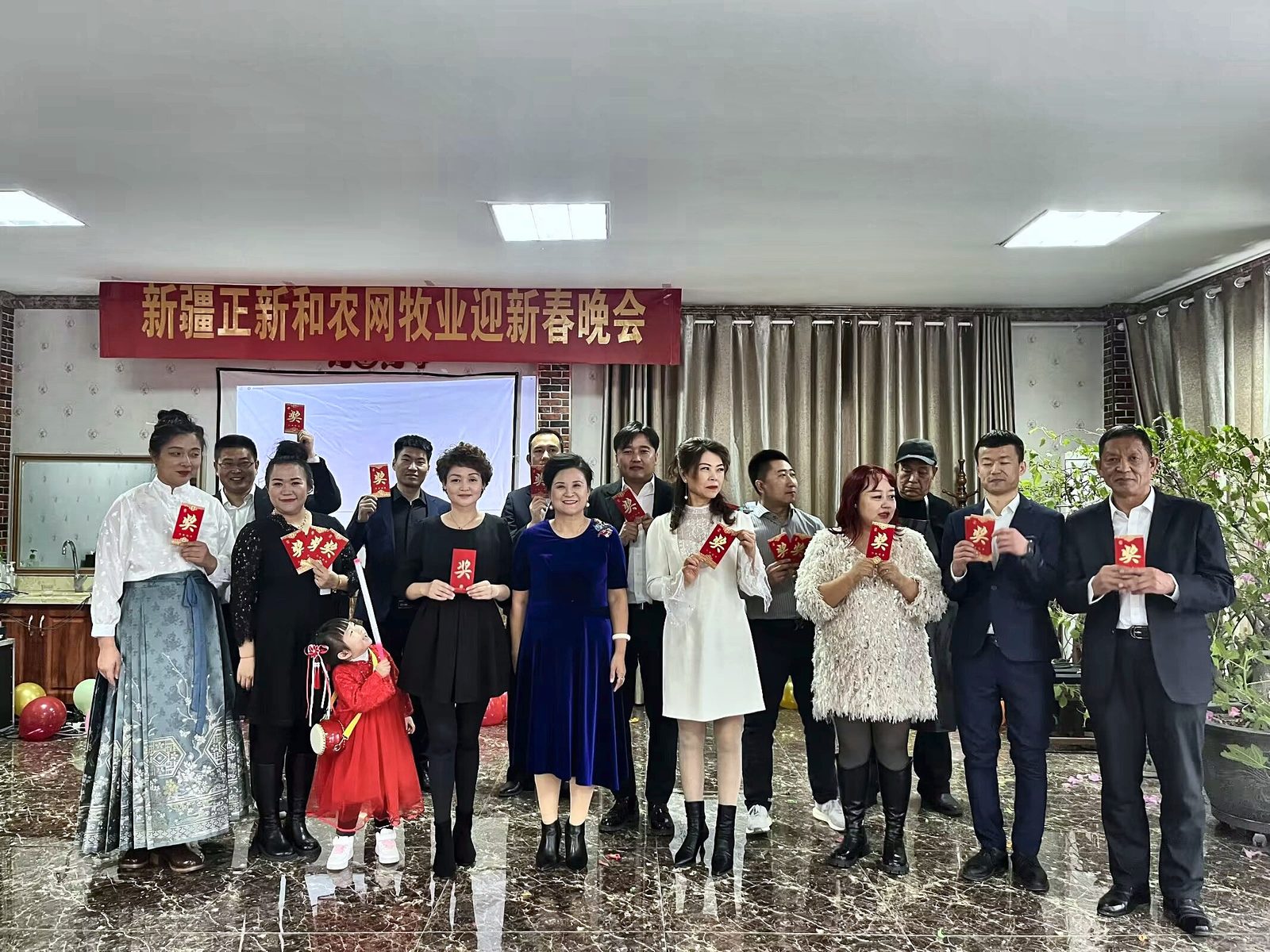 公司迎新春晚会。